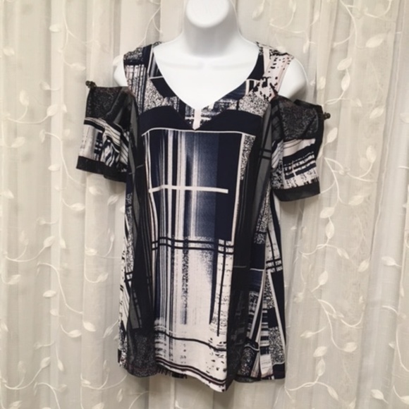 Artex Tops - ARTEX  COLD SHOULDER SHORT SLEEVE TOP size XL
